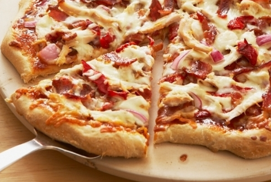 CHICKEN AND BACON PIZZA